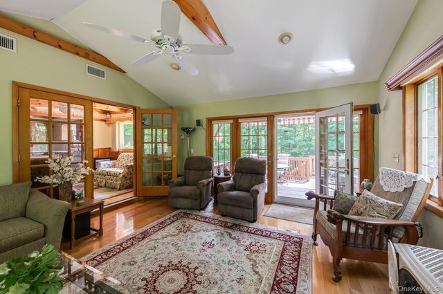 956 Pumpkin Lane, Clinton Corners, NY 12514
