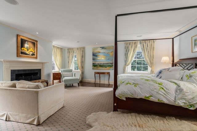 1 West Hill Place, Boston, MA 02114