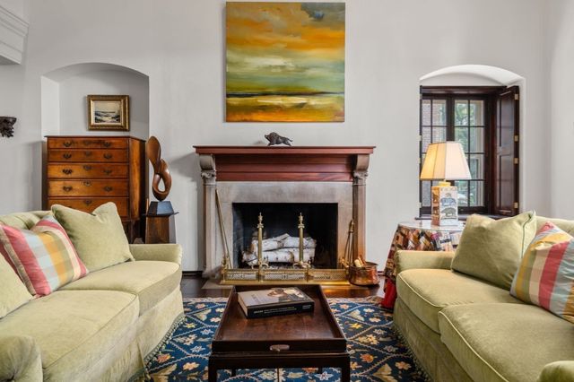 1 West Hill Place, Boston, MA 02114