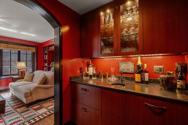 1 West Hill Place, Boston, MA 02114
