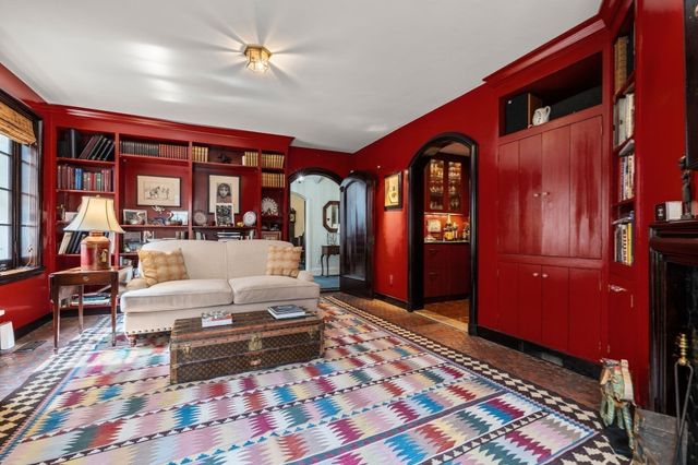 1 West Hill Place, Boston, MA 02114