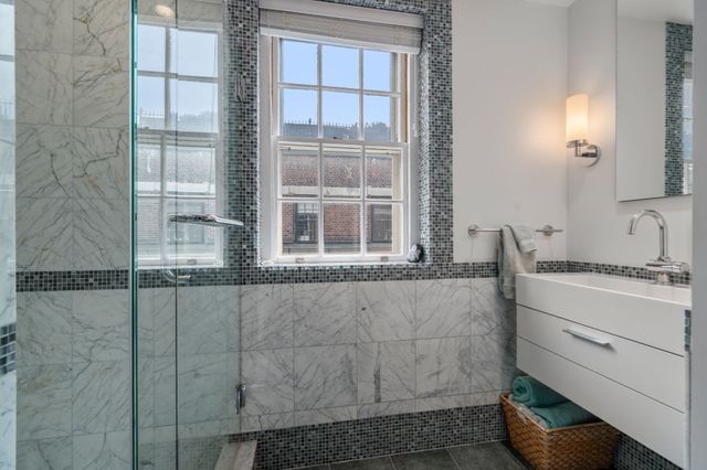 1 West Hill Place, Boston, MA 02114