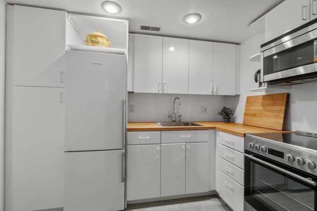 1 West Hill Place, Boston, MA 02114