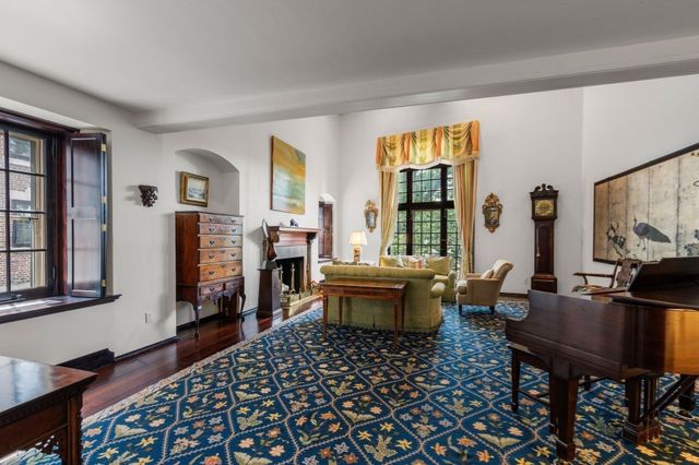 1 West Hill Place, Boston, MA 02114