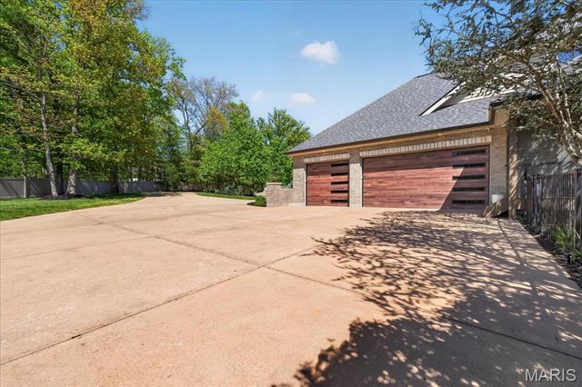 3817 Indian Ridge Lane, Defiance, MO 63341