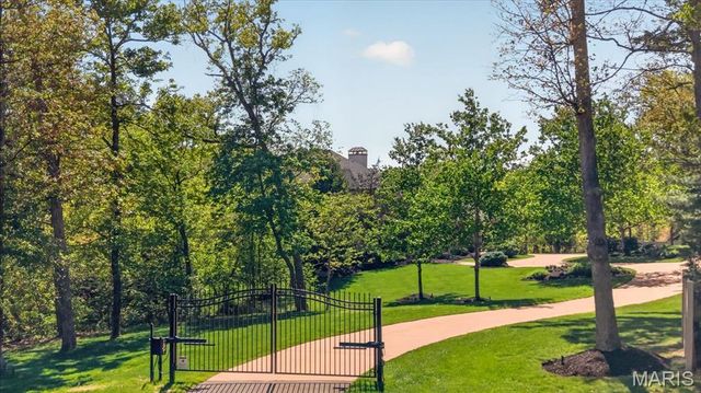 3817 Indian Ridge Lane, Defiance, MO 63341