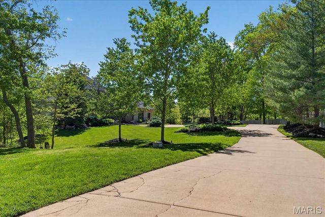 3817 Indian Ridge Lane, Defiance, MO 63341