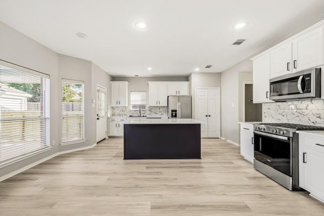 9323 Hudson Bend Circle, Houston, TX 77095