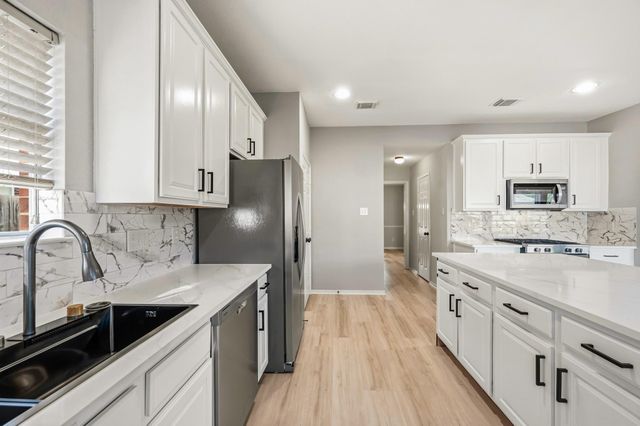 9323 Hudson Bend Circle, Houston, TX 77095