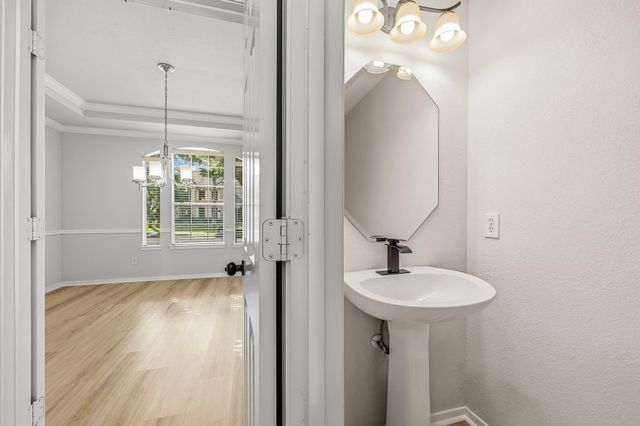 9323 Hudson Bend Circle, Houston, TX 77095