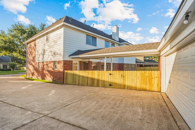 9323 Hudson Bend Circle, Houston, TX 77095