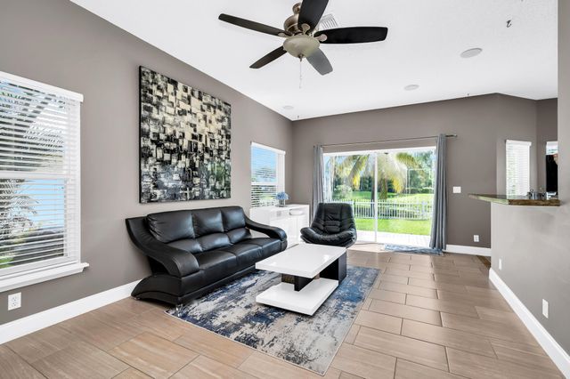 8122 Palm Gate Drive, Boynton Beach, FL 33436