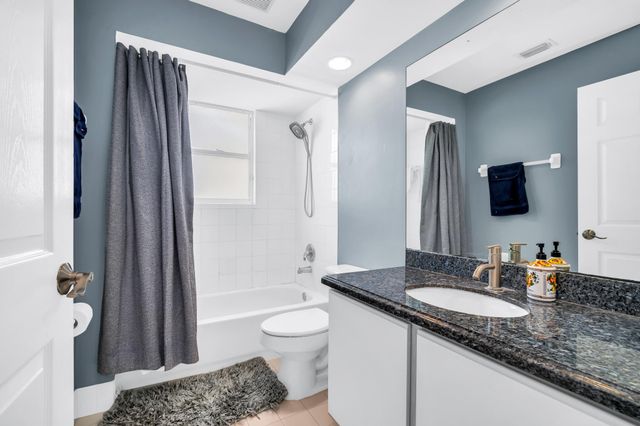 8122 Palm Gate Drive, Boynton Beach, FL 33436