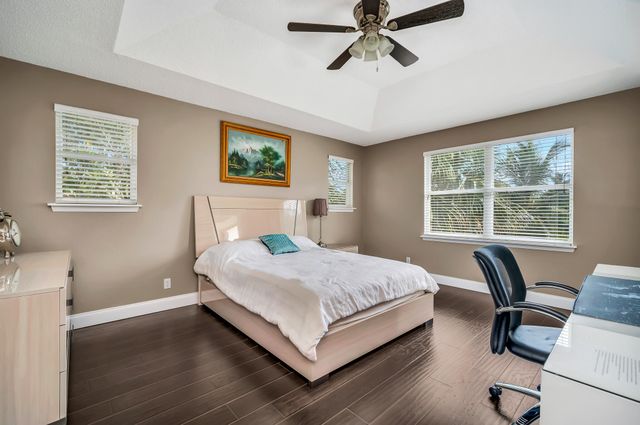 8122 Palm Gate Drive, Boynton Beach, FL 33436