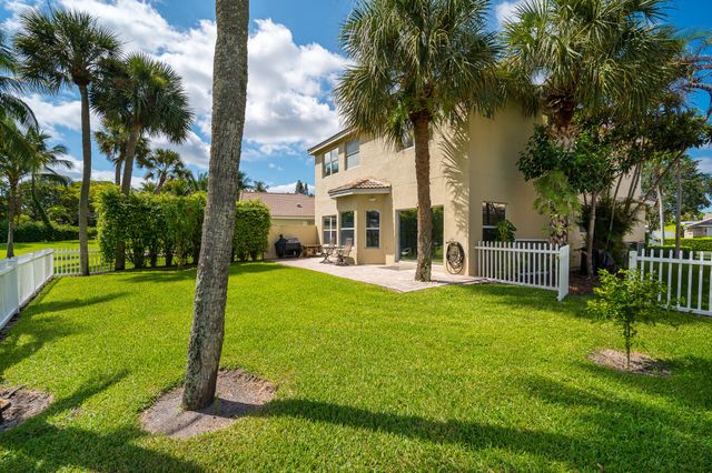 8122 Palm Gate Drive, Boynton Beach, FL 33436