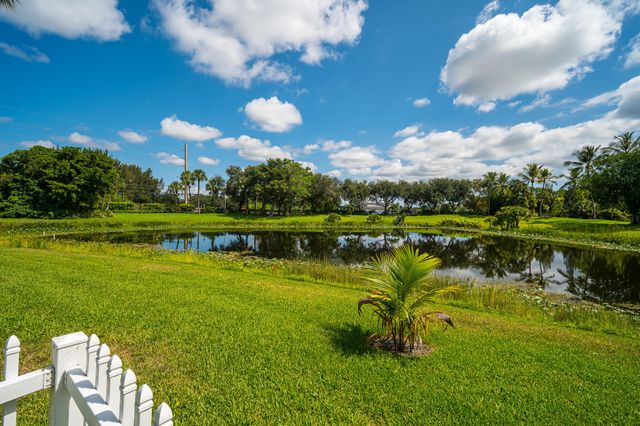 8122 Palm Gate Drive, Boynton Beach, FL 33436