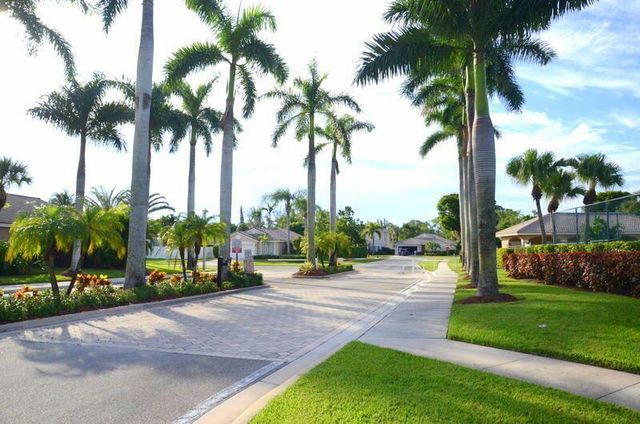 8122 Palm Gate Drive, Boynton Beach, FL 33436