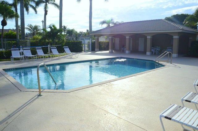8122 Palm Gate Drive, Boynton Beach, FL 33436