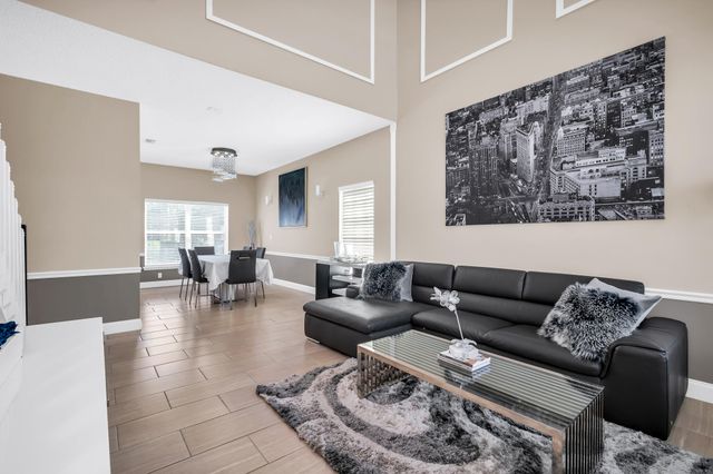 8122 Palm Gate Drive, Boynton Beach, FL 33436