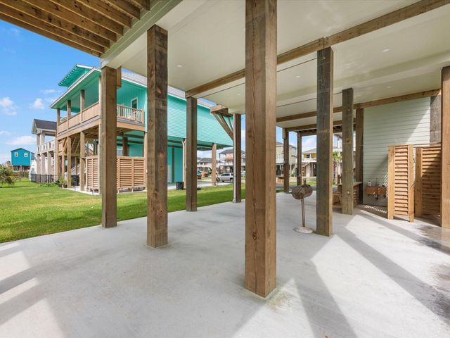 1998 Royalville Court, Crystal Beach, TX 77650