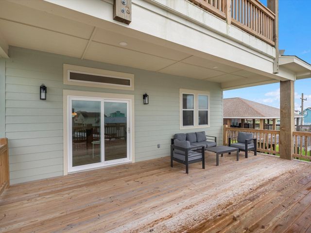 1998 Royalville Court, Crystal Beach, TX 77650