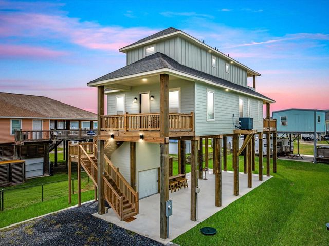 1998 Royalville Court, Crystal Beach, TX 77650