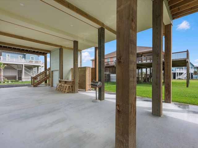 1998 Royalville Court, Crystal Beach, TX 77650