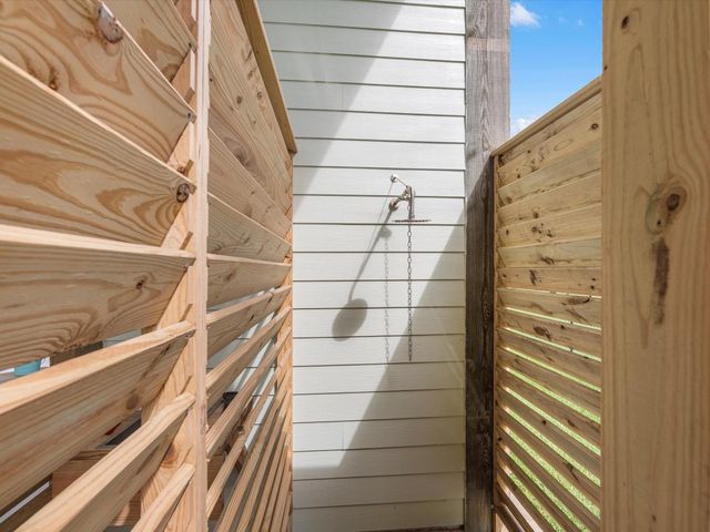 1998 Royalville Court, Crystal Beach, TX 77650