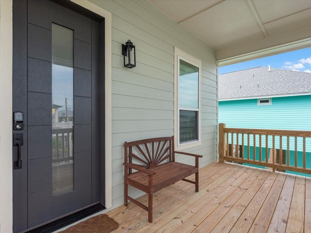 1998 Royalville Court, Crystal Beach, TX 77650