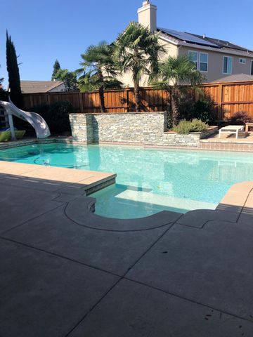 2351 Amber Falls Dr, Rocklin, CA 95765