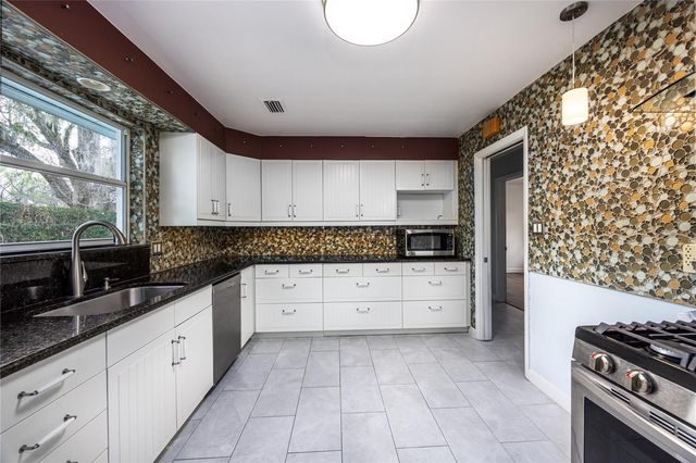 1421 NW 30TH STREET, Gainesville, FL 32605