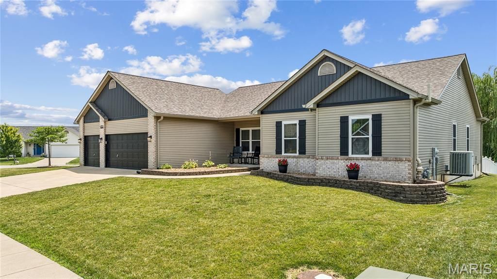 800 Mule Creek Drive, Wentzville, MO 63385