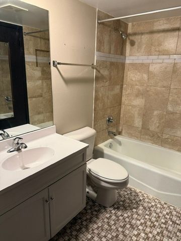6408 Nature Drive 1W, Oak Forest, IL 60452