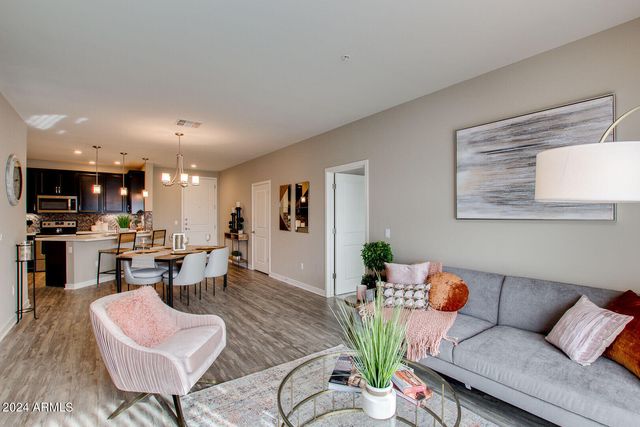 2511 W QUEEN CREEK Road 356, Chandler, AZ 85248