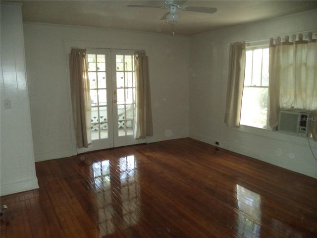 750 7TH AVENUE N, St Petersburg, FL 33701