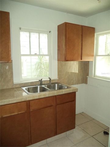 750 7TH AVENUE N, St Petersburg, FL 33701