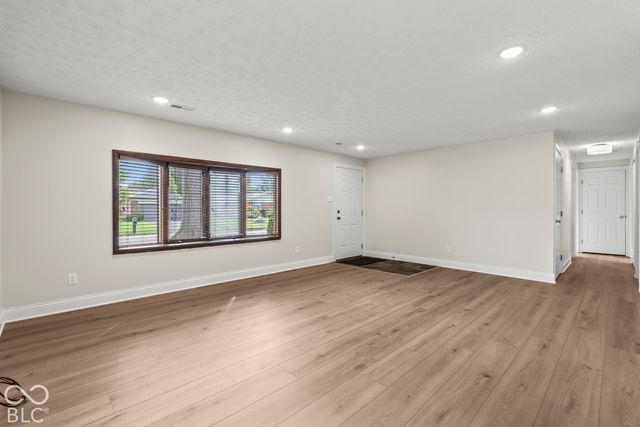 7260 Crest Lane, Indianapolis, IN 46256