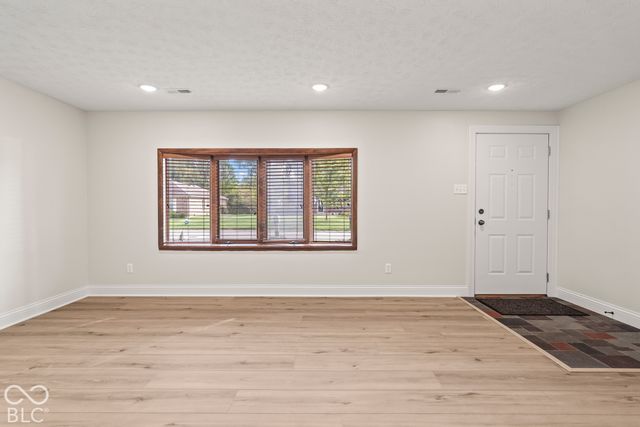 7260 Crest Lane, Indianapolis, IN 46256