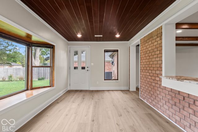 7260 Crest Lane, Indianapolis, IN 46256