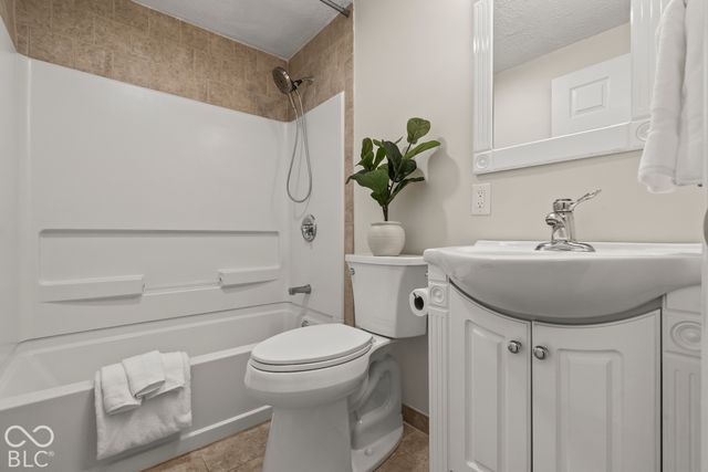 7260 Crest Lane, Indianapolis, IN 46256