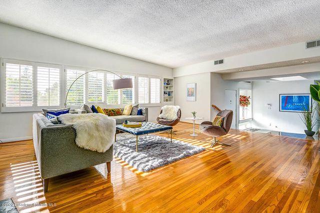 2511 Aberdeen Avenue, Los Angeles, CA 90027