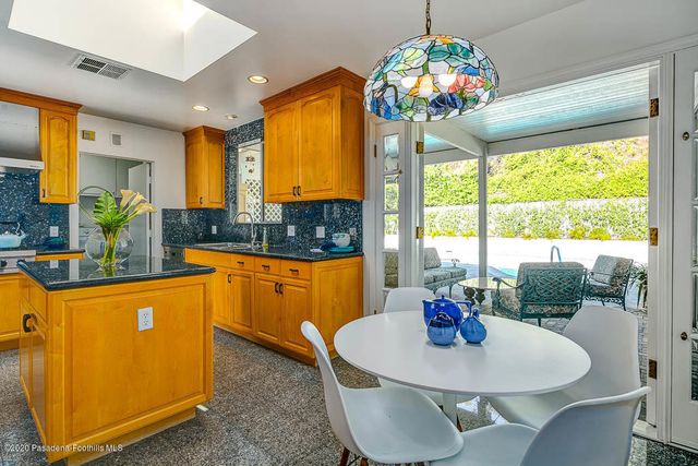 2511 Aberdeen Avenue, Los Angeles, CA 90027