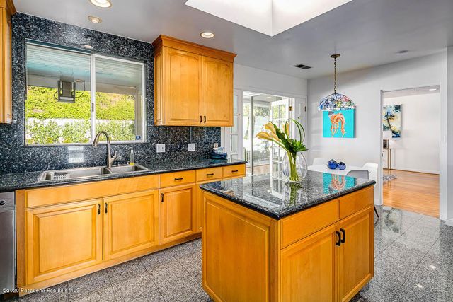 2511 Aberdeen Avenue, Los Angeles, CA 90027