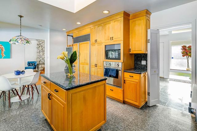 2511 Aberdeen Avenue, Los Angeles, CA 90027