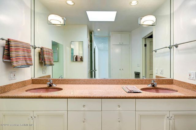 2511 Aberdeen Avenue, Los Angeles, CA 90027