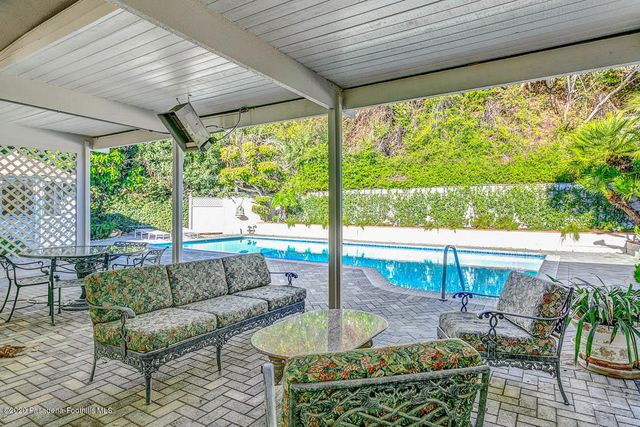 2511 Aberdeen Avenue, Los Angeles, CA 90027