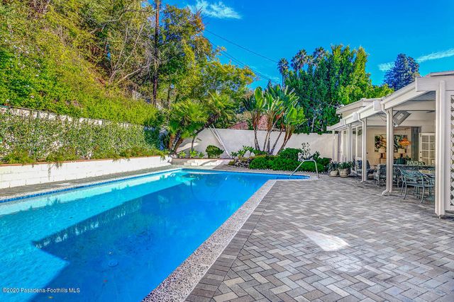 2511 Aberdeen Avenue, Los Angeles, CA 90027