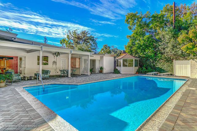 2511 Aberdeen Avenue, Los Angeles, CA 90027