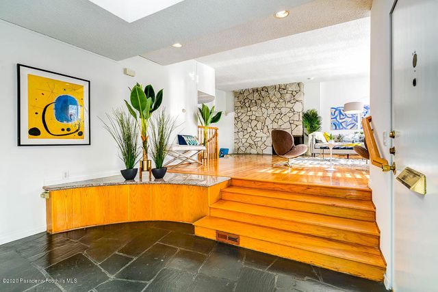 2511 Aberdeen Avenue, Los Angeles, CA 90027