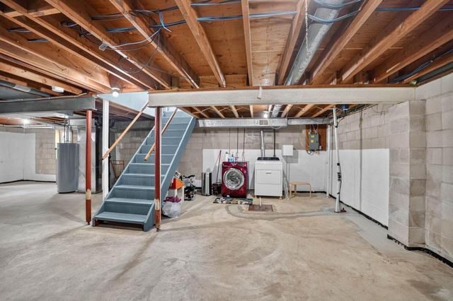 1239 Wren Road, Waterloo, IA 50701